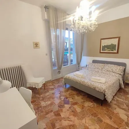 Casa De With Parking Near The Center Firenze